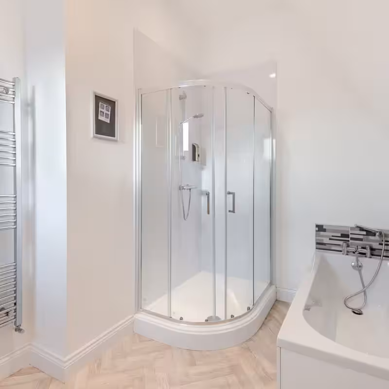 Master Bedroom En-suite...